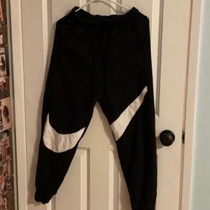WOMENS BLACK NIKE SWEATS!